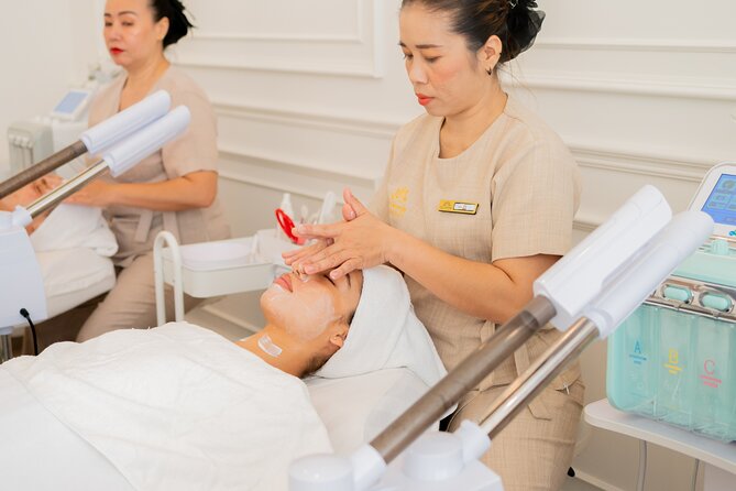 Body and Facial Activity - Entering the right mood: atmosphere and therapist style in Phuket