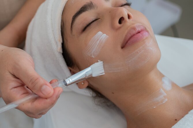 Body and Facial Activity - Facial treatment with natural ingredients: what to expect from the glow