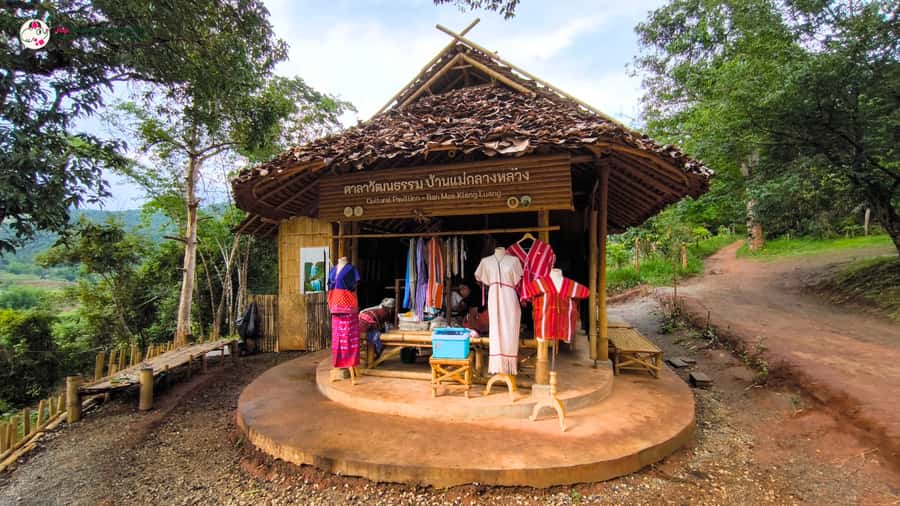 Chiang Mai: Doi Inthanon and Elephant Sanctuary Tour & Hike - Twin Pagodas (Phra Mahathat Naphamethanidon): classic viewpoints with Thai royal symbolism