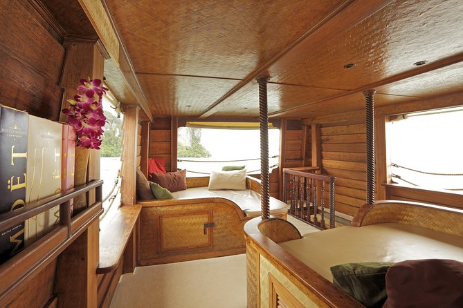 - Comfortable boat for cruising in Phang Nga Bay - The "Must-Do"! - The boat experience: comfort that actually changes the day