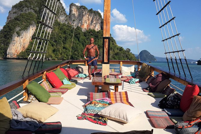 - Comfortable boat for cruising in Phang Nga Bay - The "Must-Do"! - Breakfast and onboard food: more than a token meal