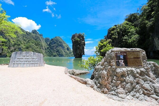 Exclusive Phi Phi, Maya Bay and Bamboo Island by Speed Boat - TonSai Beach on Phi Phi Don: buffet lunch with real downtime
