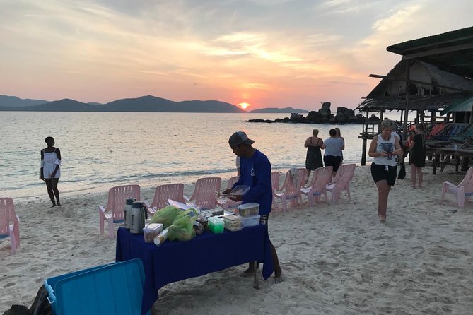 Exclusive Small Group Phi Phi Islands Sunrise or Day Trip - Why a Phi Phi sunrise-style schedule feels smarter