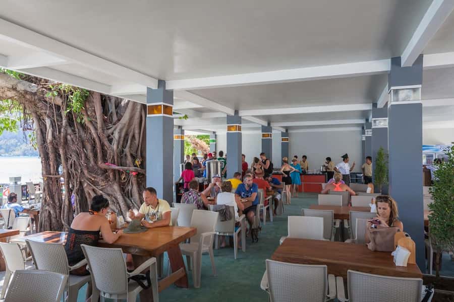 From Phuket: Phi Phi Island Dawn Tour with Lunch - Royal Phuket Marina to Phi Phi: the boat day setup