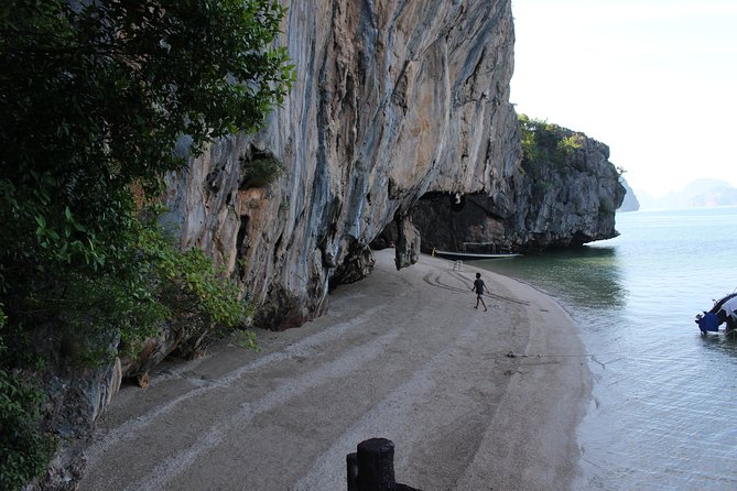 James Bond & Canoeing Day Trip with Lunch - Crowding and language gaps: the two things to watch