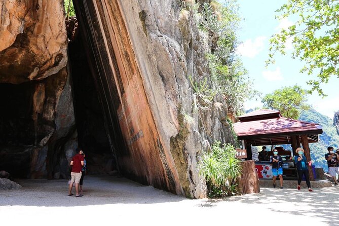 James Bond Island and Phang Nga Bay Tour + Canoeing By Speedboat From Phuket - Stop 3: Khao Phing Kan lunch break and a change of pace