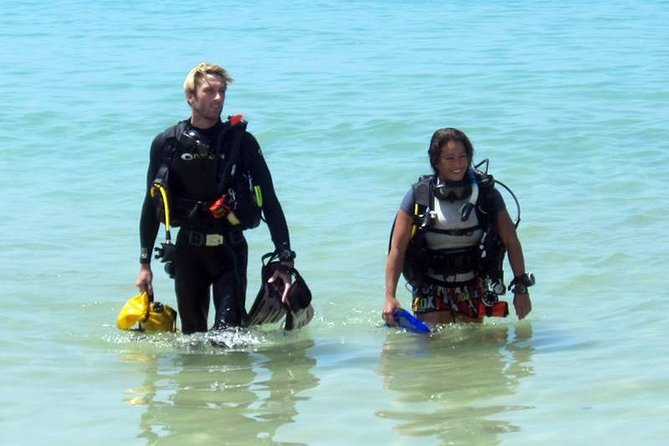 Open water scuba certifiication course with beach dives - Meeting Charles and getting real instructor confidence
