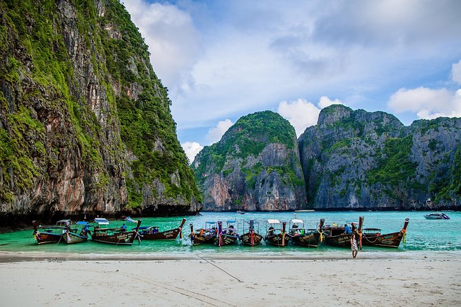 Phi Phi 6: Amazing trip by speedboat, start at Sunrise - Getting to the pier and handling the early wake-up