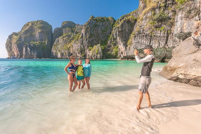 Phi Phi & Bamboo Island Full Day Tour by Premium Speed-Catamaran - Stop 6: Lunch on Phi Phi Don Island (included)