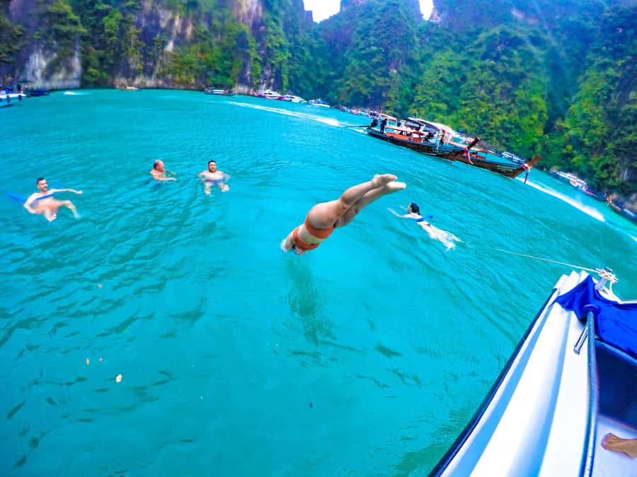 Phi Phi & Bamboo Islands: Premium Day Trip w/ Seaview Lunch - Ko Phi Phi Don: more swimming and reef time