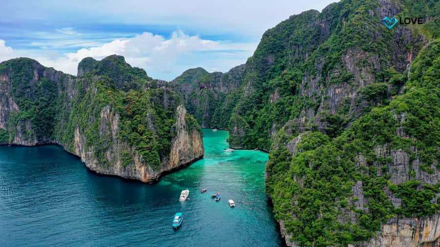 Phi Phi Islands: 2 Days, 1 Night Trip with Activities - Phuket to Phi Phi: The Speedboat Start That Sets the Tone