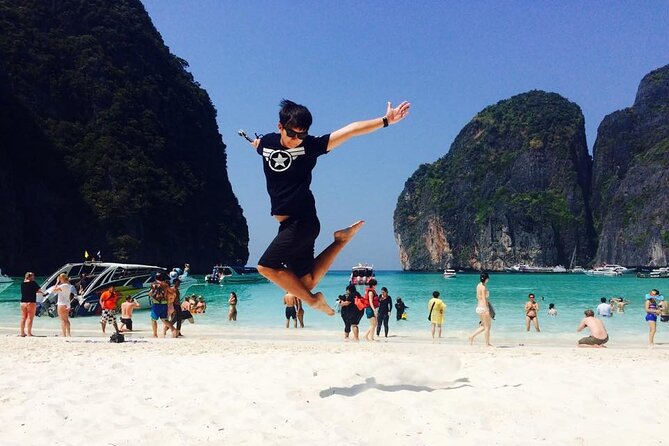 Phi Phi Islands & Maya Bay: Premium Service & All-Day Food - The speedboat reality: bumpy ride, motion-sickness help, and smart clothing