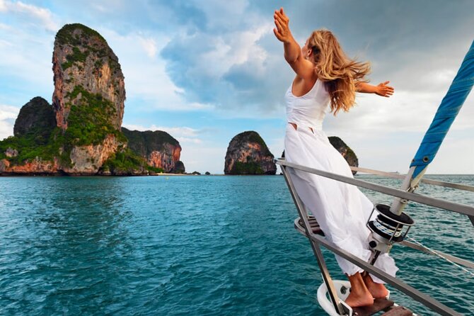 Phi Phi Islands Tour by Luxury Big Boat from Phuket - Pileh Lagoon and the emerald water effect at Phi Phi Lee