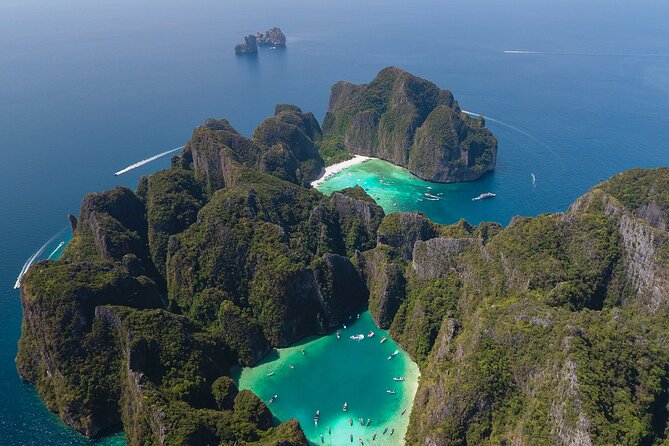 Phi Phi + James Bond islands Full day - Combo - A one-day speedboat route that covers Phang Nga Bay and Phi Phi