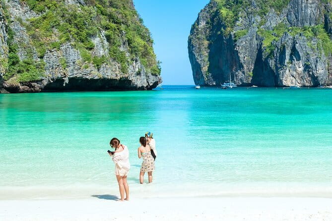 Phi Phi with Maya and Bamboo Island Day Trip by Speedboat - Pickup, port lines, and boat comfort (what to expect with up to 40)
