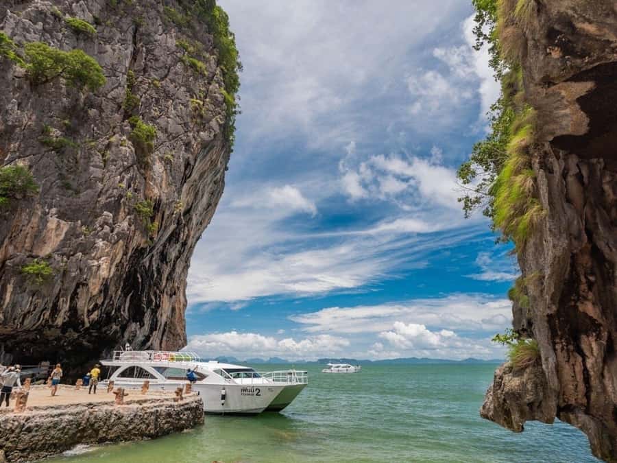 Phuket: 7 Wonders of Phang Nga Bay 6-Islands Tour - Breakfast, Speedboat Time, and the Yao Yai Warm-Up Beach