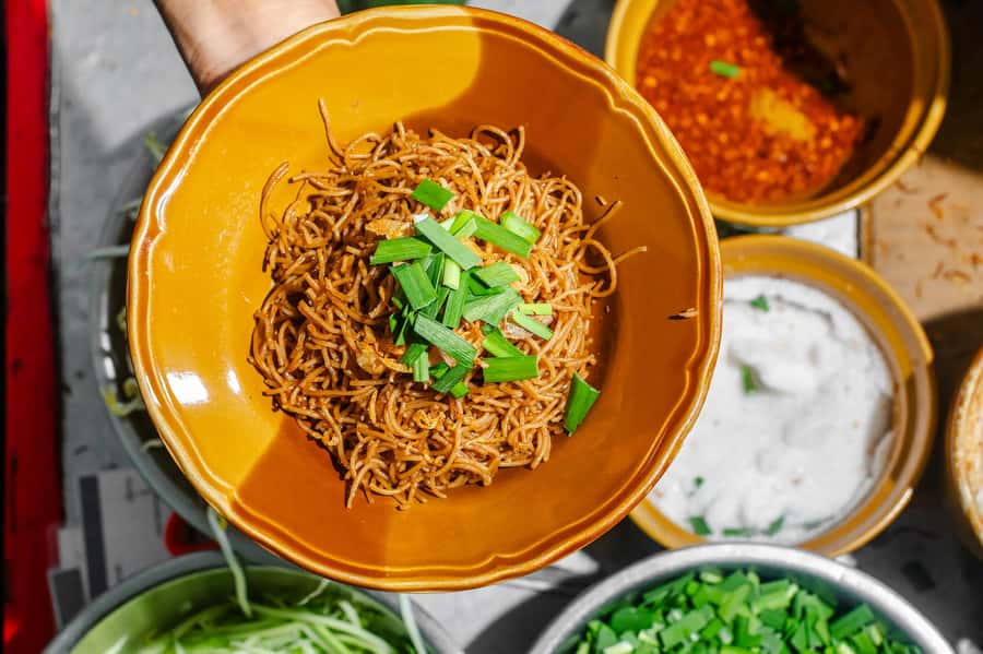 Phuket: Baba Tastes Food Tour with 15+ Tastings - Guides, stories, and the small-group advantage (max 8)