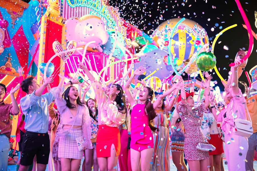 Phuket: Carnival Magic Show and Dinner Combo - A Night Theme Park That Runs on a Simple Plan: Lights, Shows, Then Parade