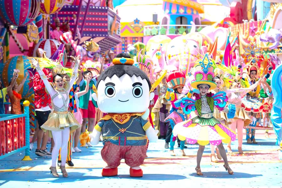 Phuket: Carnival Magic Ticket with Dinner and Transfer - Weather, Rain, and Comfort: Plan for an Outdoor Evening