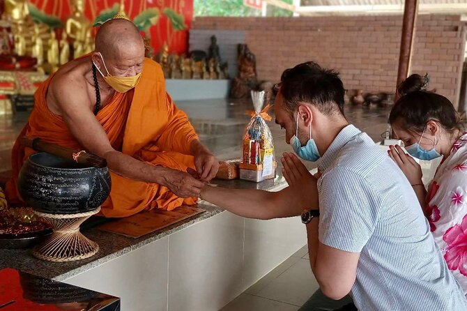 Phuket City Tour – Old Town, Local Food, Temple & Viewpoint - Stop 1: A-Pong (Apong Konyo Samkong) and the Thin Pancake Moment