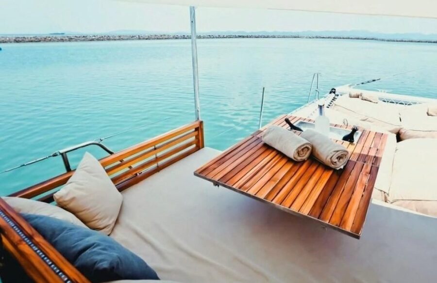 Phuket: Coral and Racha Islands Hype Luxury Catamaran - The Return Cruise: DJ beats, dancing, and sunset vibes
