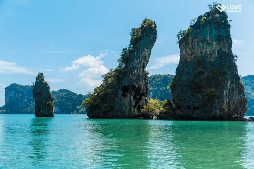 Phuket: Early-Bird James Bond, Hong, Naka Noi Boat Tour - Panyee Floating Village lunch: stilt-house eating with real Thai choices