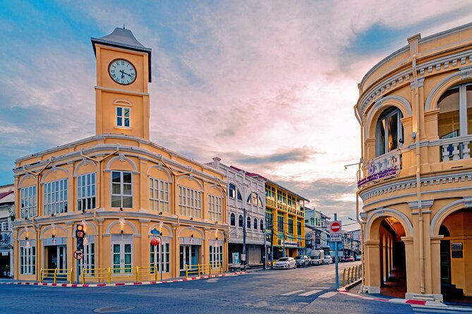 Phuket: Flavours of the South Food Tour - Southern Thai food, temples, and Old Phuket streets in one night
