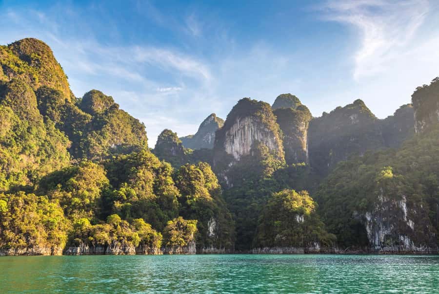 Phuket: Hong Island Lagoon and Lao Lading Island Speed Boat - Hong Island Beaches: Limestone Cliffs and Beach Breaks