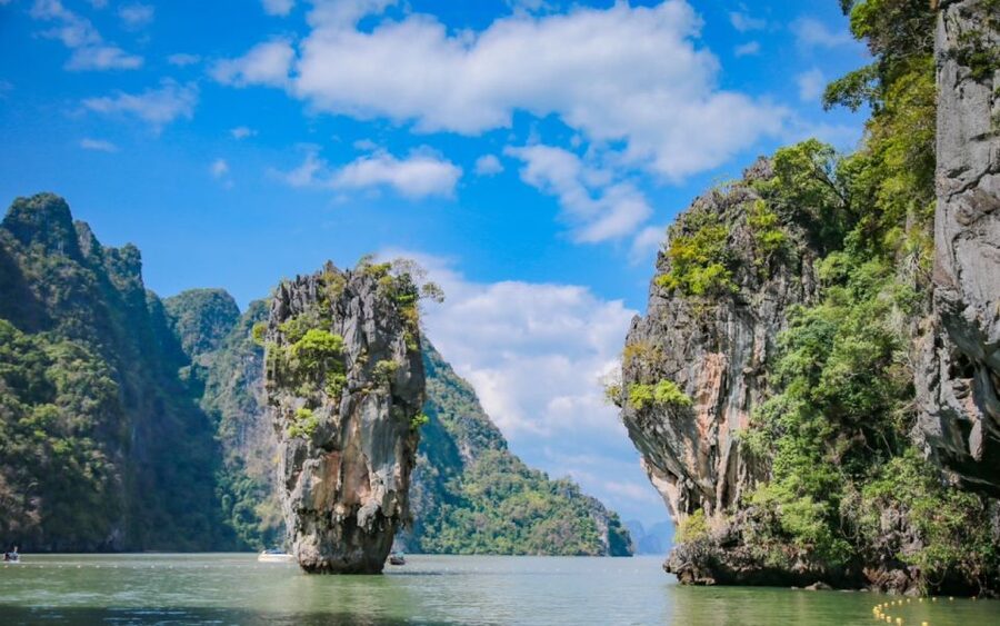 Phuket: James Bond and Laem Haad Beach by Speedboat - Hong Island canoeing and secret emerald lagoons