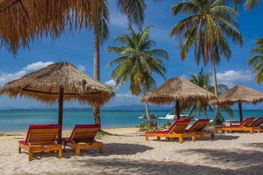 Phuket: James Bond and Laem Haad Beach by Speedboat - Laem Haad on Yao Noi: calm beach time