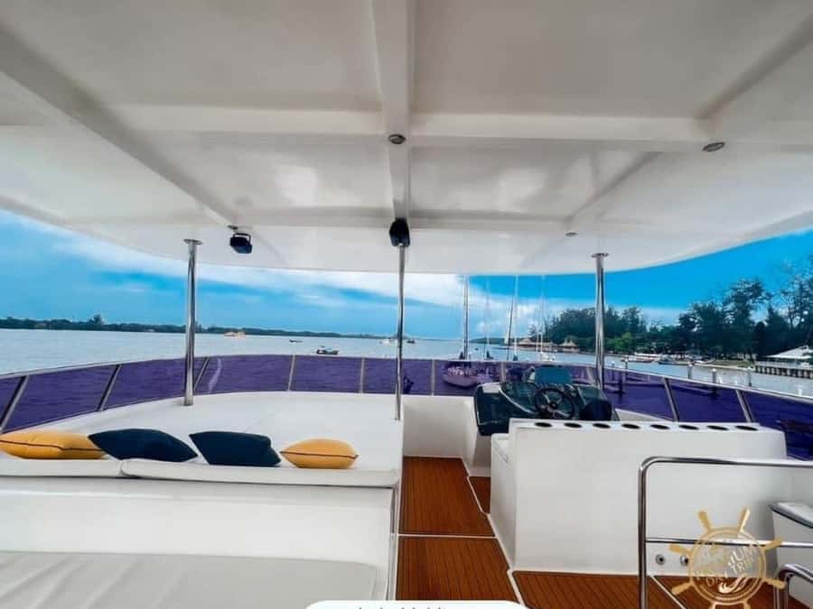Phuket: James Bond Island Canoeing & Sunset Yacht Dinner - Dinner at Ao Por Pier: sunset views and a lively onboard finish
