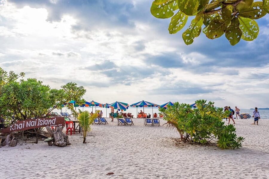 Phuket: Khai Islands Premium Full Day Excursion - The beachside buffet lunch: what’s included and what to expect