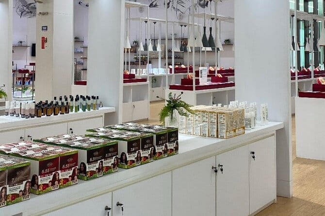 Phuket Local Shopping Factory - Stop 4: Big Bee Farm Phuket for honey, tastings, and “surprise gifts”