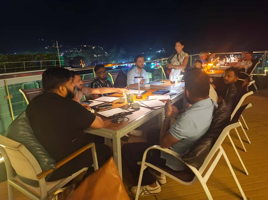 Phuket Nightlife Tour: Patong Bar & VIP Club Crawl Adventure - Beachfront Chill Stop: The Short Reset Before the Clubs