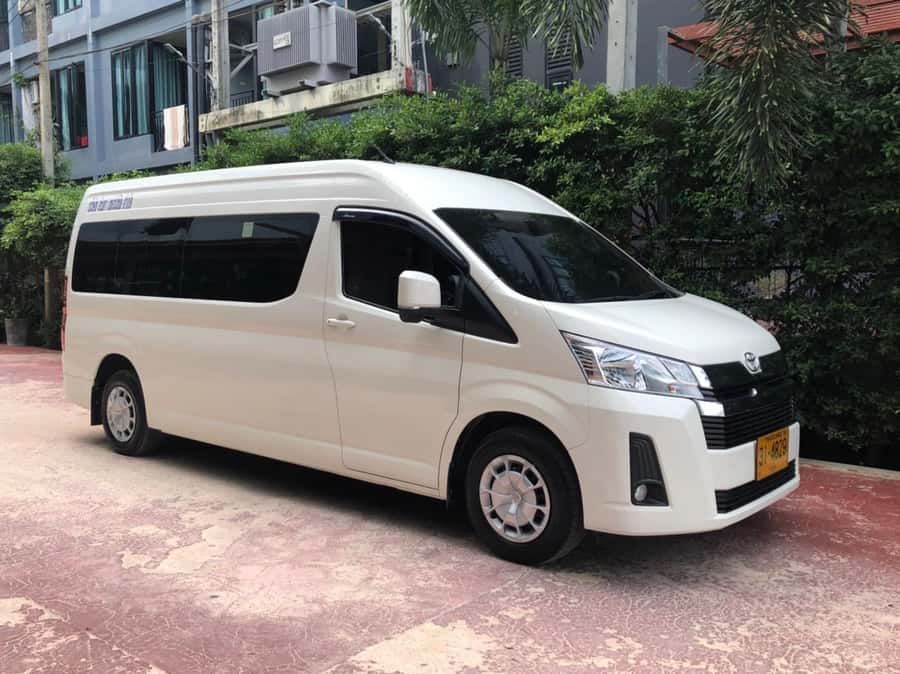 Phuket: Old Town, Chalong Temple, and Great Buddha Van Tour - Driver Quality: When the Trip Feels Relaxed vs Frustrating
