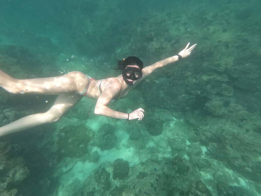 Phuket: Phi Phi Island Sunrise Group Speedboat Tour - Lunch at Soho Pool Club: Halal Thai food with a view