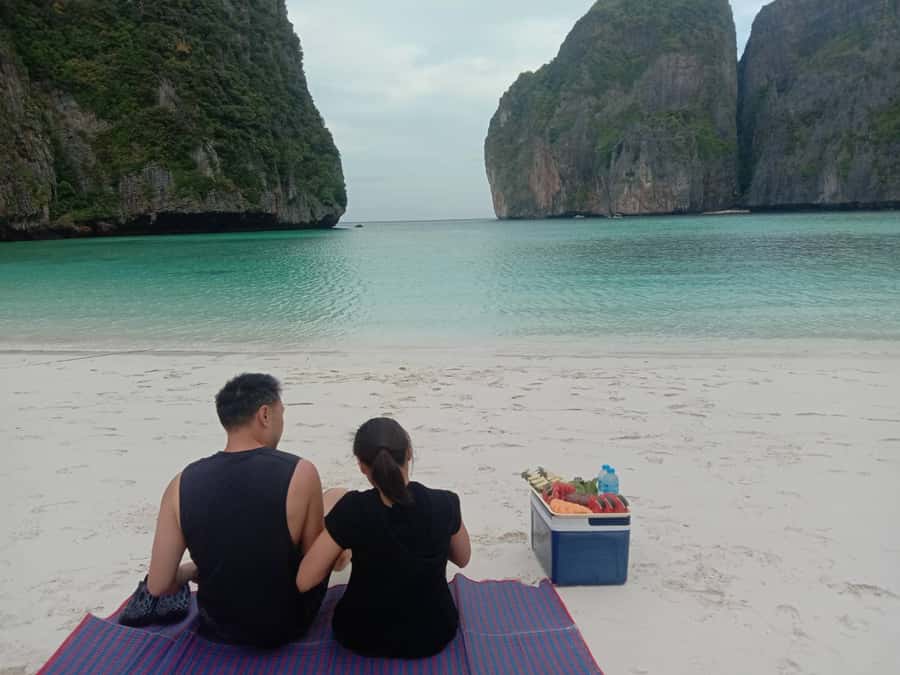 Phuket: Phi Phi Island Sunrise Group Speedboat Tour - Sunrise, not chaos: why this tour feels smoother