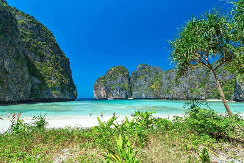 Phuket: Phi Phi Islands & Khai Island Premium Day Tour - Hospitality lounge breakfast in Phuket: how the day really starts