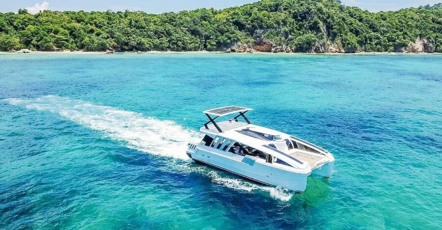 Phuket: Phi Phi & Maithon Island Day Trip by Power Catamaran - Pileh Lagoon and the longtail boat moment: the classic view sequence