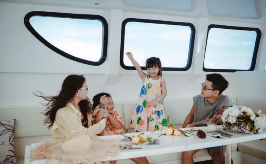 Phuket: Phi Phi, Maya, and Maiton by Luxury Yacht with Lunch - The “8-hour” rhythm: how the day usually flows
