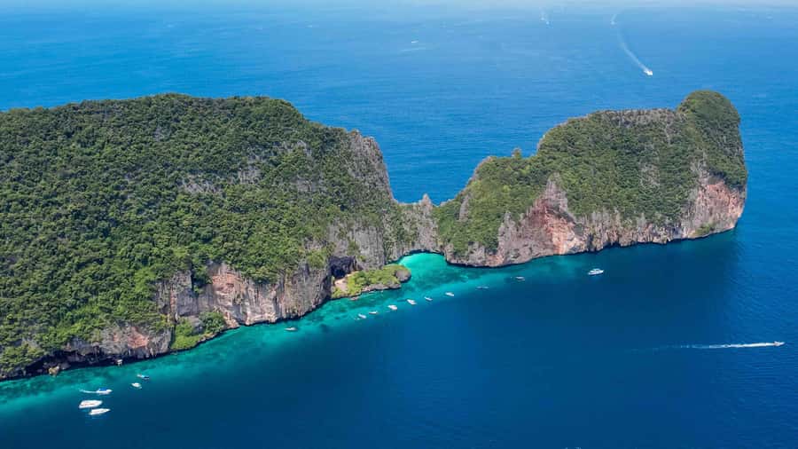 Phuket: Phi Phi, Maya & Bamboo By Premium Speed Catamaran - Pileh Lagoon swimming: where the day gets hands-on