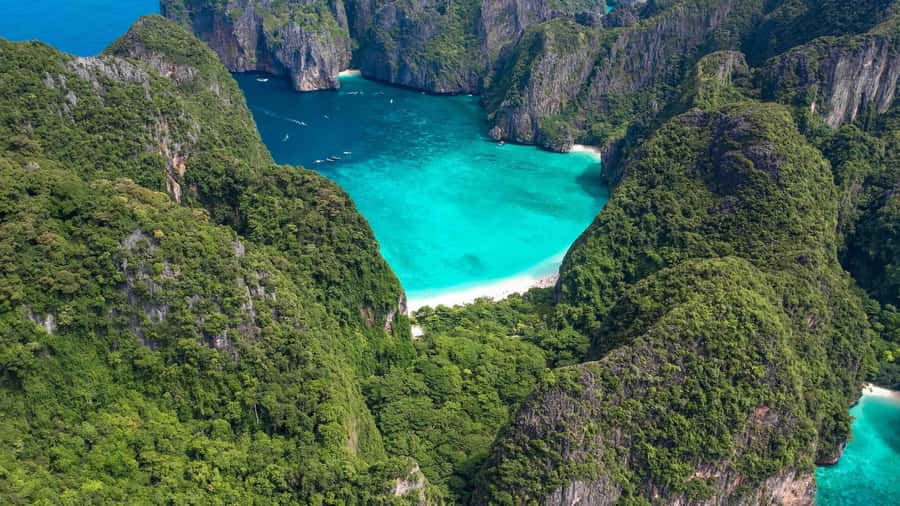 Phuket: Phi Phi, Maya & Bamboo By Premium Speed Catamaran - Getting on the water: pickup, breakfast lounge, and the “bumpy but fun” factor