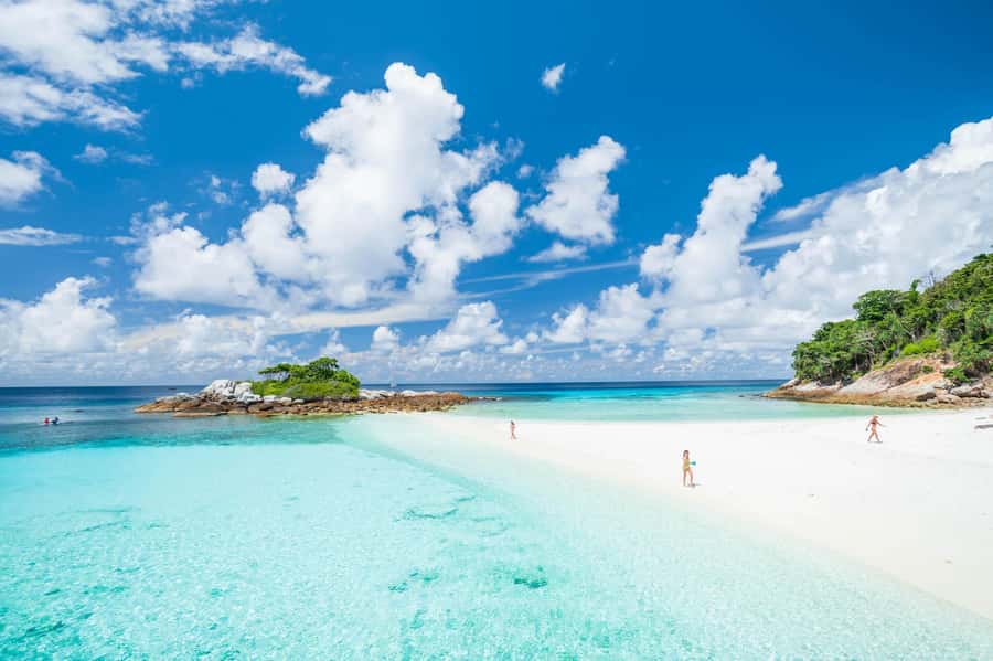 Phuket: Racha Islands Premium Tour with Snorkel & Lunch - Snacks, food tasting, and keeping the day from wearing you down