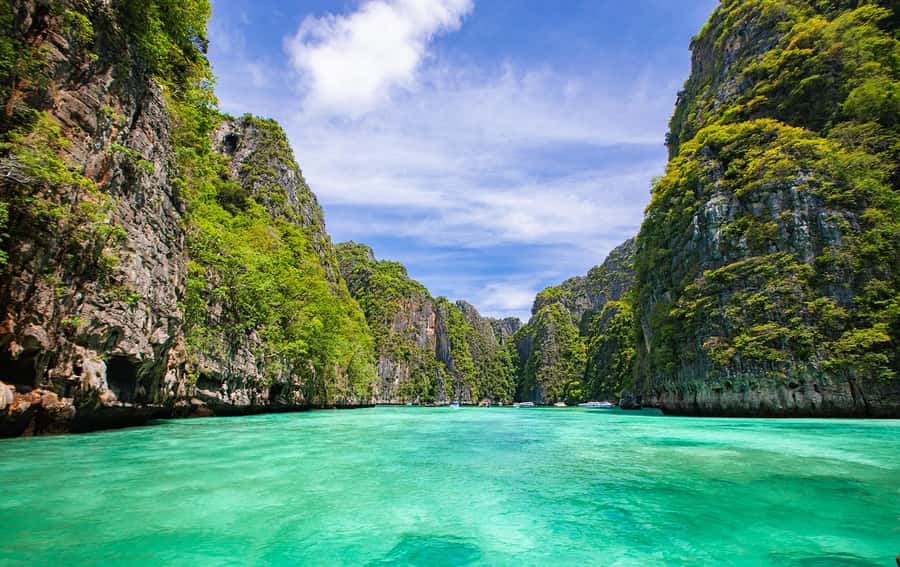 Phuket: Relaxed Phi Phi & Khai Islands Beach Snorkeling Tour - AA Marina Pier and the speedboat ride: comfort vs crowd reality