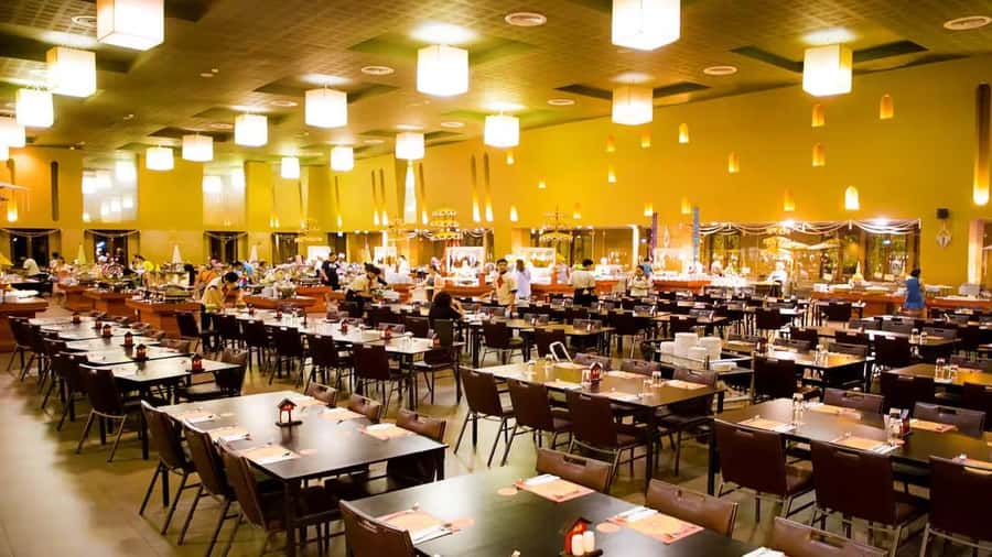 Phuket: Siam Niramit + Buffet Dinner + Transfer - Who this works best for