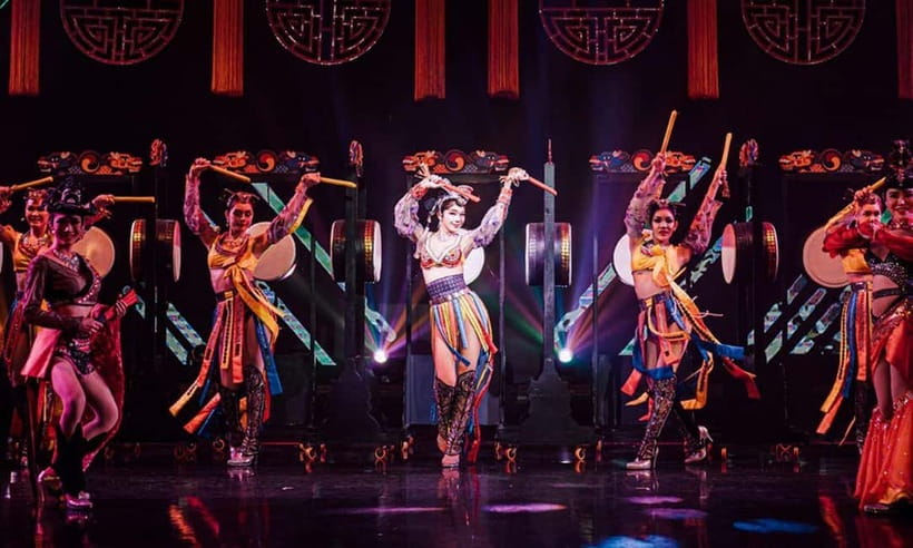 Phuket: Simon Cabaret Show Tickets Optional First 3 Rows - Inside the theater: air-conditioning, sightlines, and the overall vibe