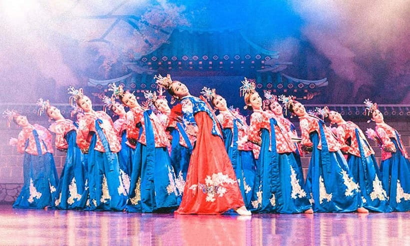 Phuket: Simon Cabaret Show Tickets Optional First 3 Rows - The 90-minute show rhythm: how the performance keeps moving