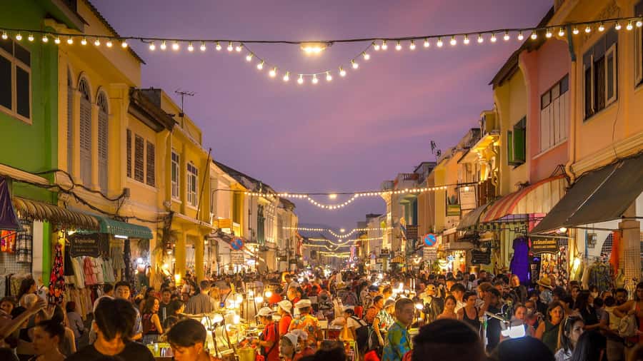 Phuket: Southern Thai Flavors Food Tastings Tour - Pickup timing and how the evening flows