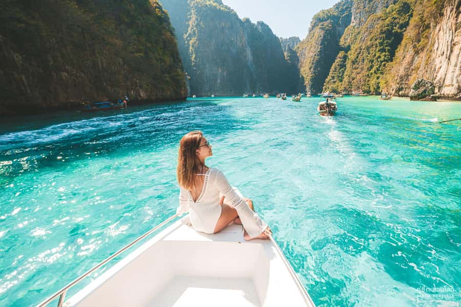 Phuket: Speedboat Day Trip to Phi Phi and Maya Bay - Phi Phi Don lunch break: where the day regroups