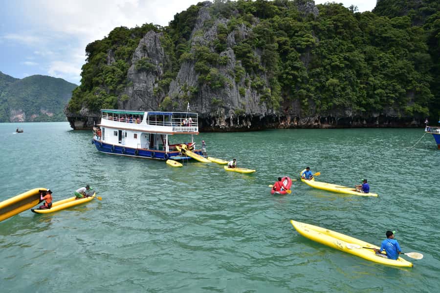 Phuket: Starlight Hong Sea Cave & Glowing Plankton by Kayak - The Starlight Hong moment: making your Krathong flower